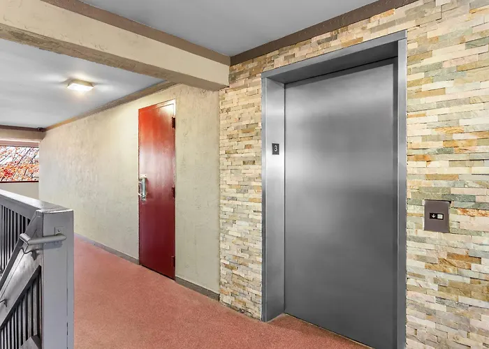 Hotel Red Roof Chicago - 3*